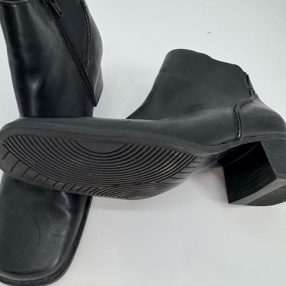 White Mountain Size 9 Women's Black Leather Square Toe Block Heel Ankle Booties - Picture 2 of 5
